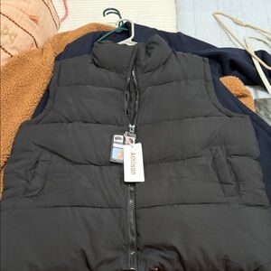 Athlisan Women's Black Quilted Puffer Vest